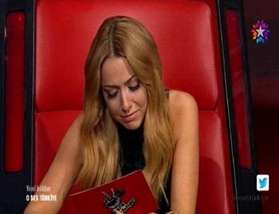 Hadise gözyaşlarını tutamadı