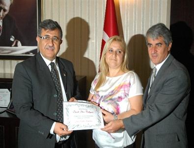 Örnek Okur Kitaplarla Dünyayı Gezmiş