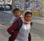 YÜRÜME ENGELLİ - Sırtında Taşıdığı Çocuğu İçin Araba İstiyor