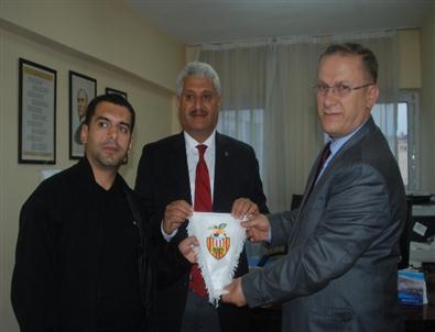 Abuzer Kabakaş, Görme Engelliler Spor Kulübü’nü Ziyaret Etti