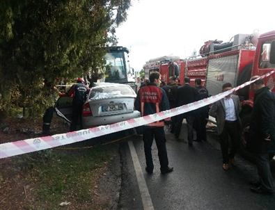 Aşırı Hızlı Olan Araç Kepçeye Çarptı