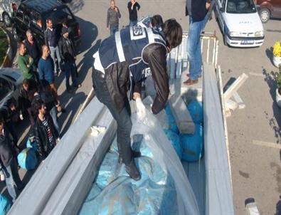 Kamyonette 320 Kilo Esrar Ele Geçirildi