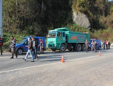 Rize’de İlginç Kamyoncu Protestosu