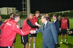 Vali Savaş Manisasporlu Futbolcularla Buluştu