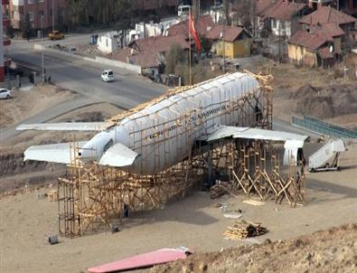 Havalimanı Olmayan Kente Uçak Geldi