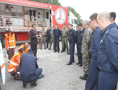 Karşıyaka Belediyesi’nden Subaylara Deprem Eğitimi