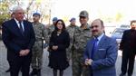MASA SANDALYE - Siirt Valisi Aydın, Askerlerle Birlikte Karanfil Dağıttı
