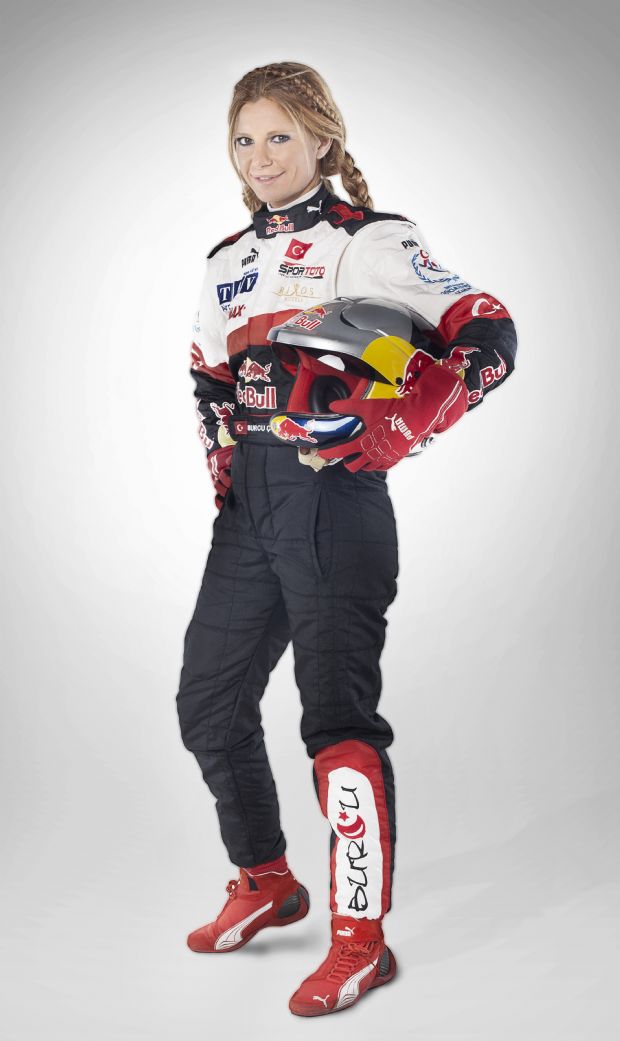 Ünlü rallici tesettüre girdi