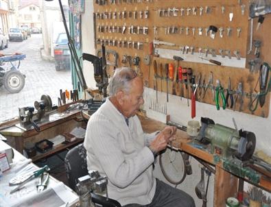 85 Yaşındaki Eğitim Çınarı