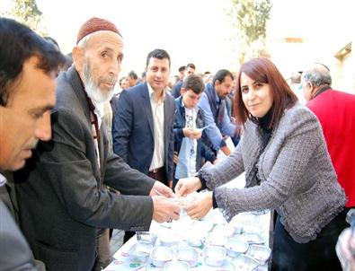 Ak Parti Aşure Dağıttı