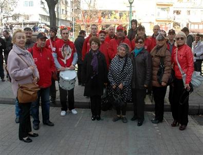 Kadına Şiddete 'hayır'Demek İçin Çaldılar
