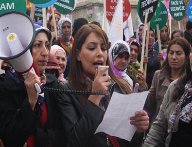 Kadınlar Şiddete Karşı Yürüdü