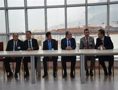 Manisa’da 25 Yılını Dolduran Diş Hekimleri Plaketle Onurlandırıldı