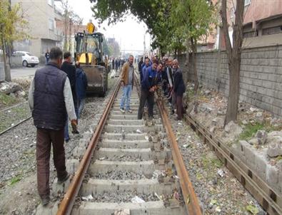 Batman'da Ddy Ait 60 Yıllık Raylar Yenilendi