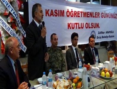 Erciş Belediyesi Öğretmenleri Yemekte Ağırladı