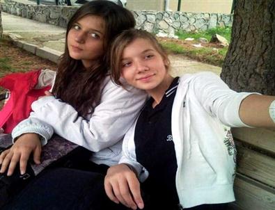 Ezgi ve Didem İçin Yola Gül Döktüler