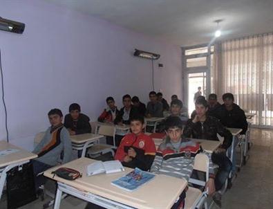 Hizan’da Okuma Salonu Öğrencileri Geleceğe Hazırlıyor