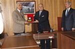 AYHAN BOYACı - Kaymakam Boyacı'dan Selçuk Gönüllüleri Derneği'ne Plaket