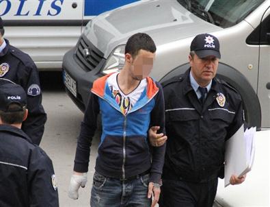 Park Halindeki Araçların Dikiz Aynalarını Kırdılar