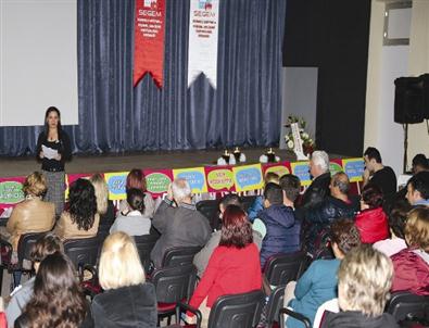 Selçuk'ta Kadına Şiddete Karşı Dayanışma