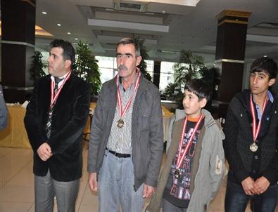 Spor Dallarında Dereceye Girenler Ödüllerini Aldı