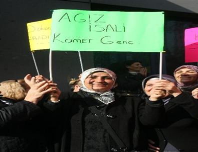 Ak Parti'li Kadınlardan 'kamer Genç'Protestosu