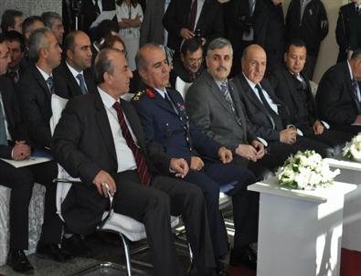 'İş Var, İşçi Yok'