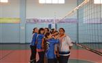 SULTAN ALPARSLAN - Kars Özel Sultan Alparslan Koleji’nde Voleybol Maçında Öğrenciler İle Veliler Karşılaştı