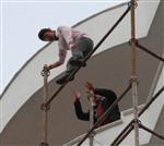 İNŞAAT İŞÇİLERİ - İntihar Etmek İsteyen Genç Kızı İnşaat İşçisi Kurtardı