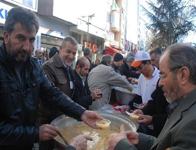 Saadet Partisi 5 Bin Kişiye Aşure Dağıttı