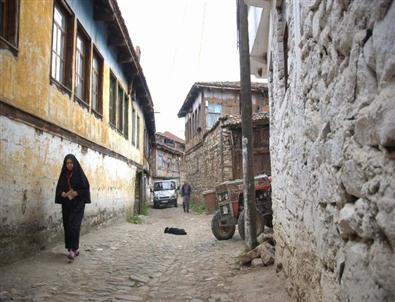 Eski Evler Destek Bekliyor