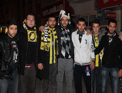 Dev Derbi Öncesi Çarşı Gurubu ve Genç Fenerbahçeliler Bir Araya Geldi