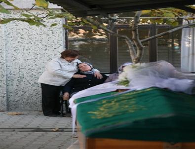 Özge Öğretmen Son Yolculuğuna Uğurlandı