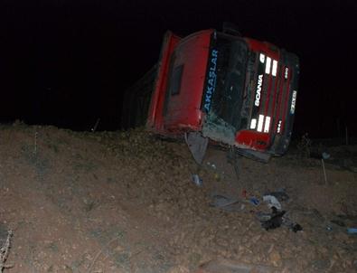 Pancar Yüklü Kamyon Devrildi Açıklaması