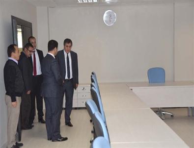 Vali Küçük Çevre ve Şehircilik İl Müdürlüğü Binasını Gezdi