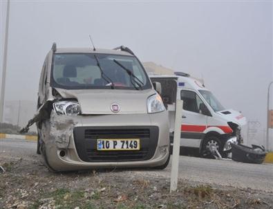 Kığrkağaç'ta Ambulans Ticari Araçla Çarpıştı