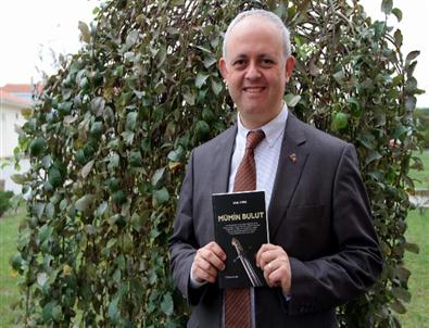 Üner, 2. Kitabını Çıkarttı