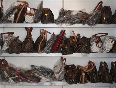 Adana'da Bin 518 Adet Kaçak Ürün Ele Geçirildi