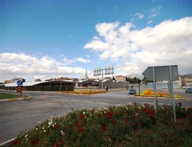 Gediz'de Yılda 50 Bin Fidan, 100 Bin Çiçek Dikiliyor