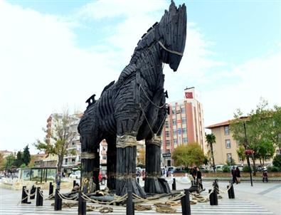 Troia Atı Bakıma Alındı