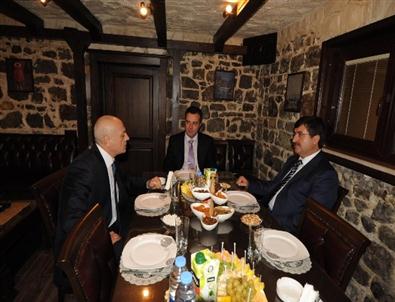 Vali Öz’den Rusya, Gürcistan ve İran Başkonsolosluklarına İade-i Ziyaret