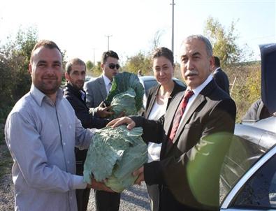 Vali Büyük’e Lahana Hediye Edildi