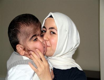 Haladan Yeğene Hayat Öpücüğü