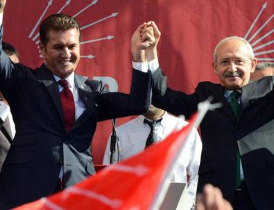 Sarıgül CHP rozetini taktı