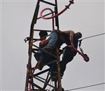 31 Bin 500 Volt Elektrik Akımına Kapılan İşçi 18 Metrede Asılı Kaldı