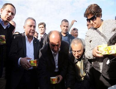 Beş Bin Kişiye Aşure Dağıtıldı