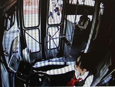 Cep Telefonu Çalınan Otobüs Şoförü Perişan Oldu