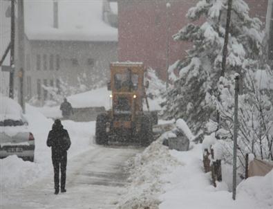 Karabük’te Belediye Yollara 650 Ton Tuz Döktü