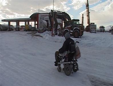 Kars’ta Akülü Arabasıyla Eksi 18 Derecede 8 Kilometre Yol Kat Ediyor