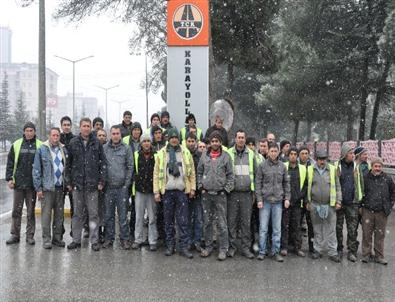Uşak'ta Karayollarında Çalışan Taşeron Firmanın 56 İşçisi İşten Çıkarıldı